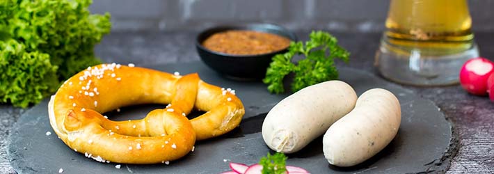 Weißwurst mit Brezel und Bier